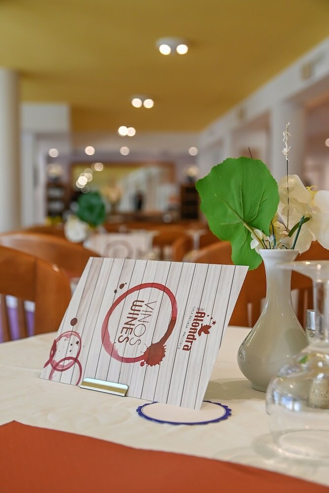 Фото Hotel Alondra