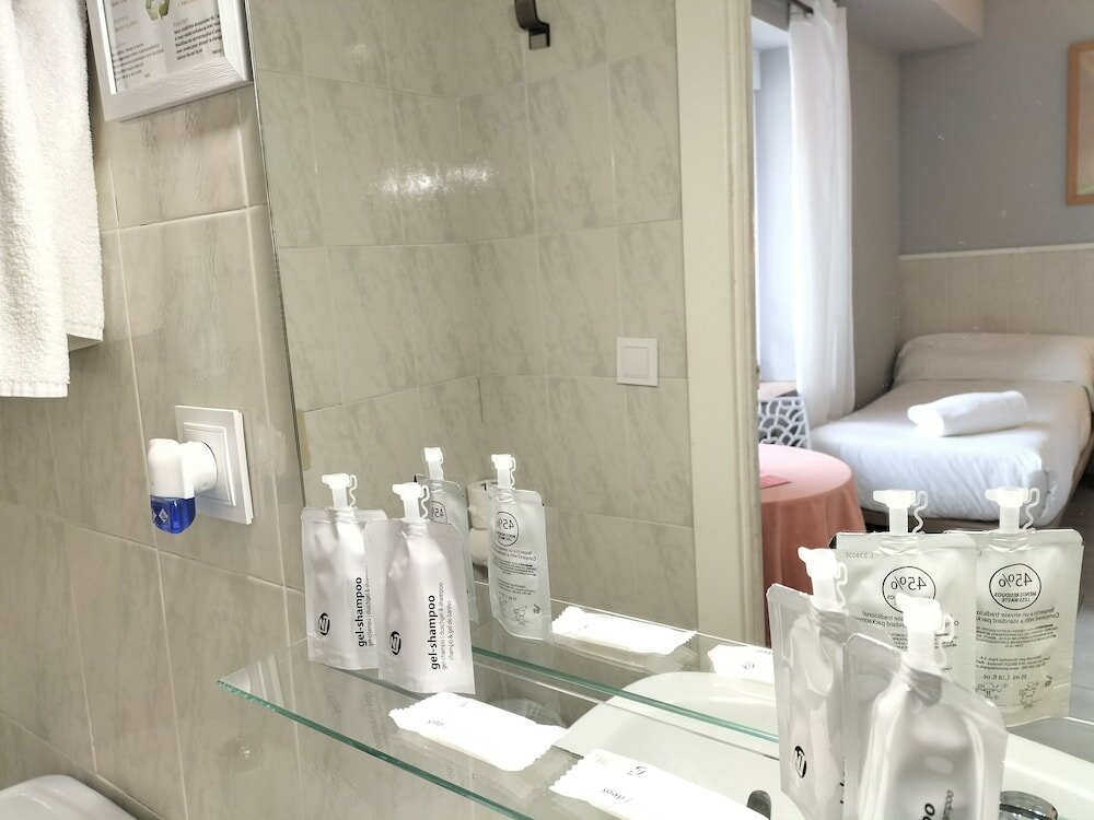 Фото Hostal Albero by gaiarooms