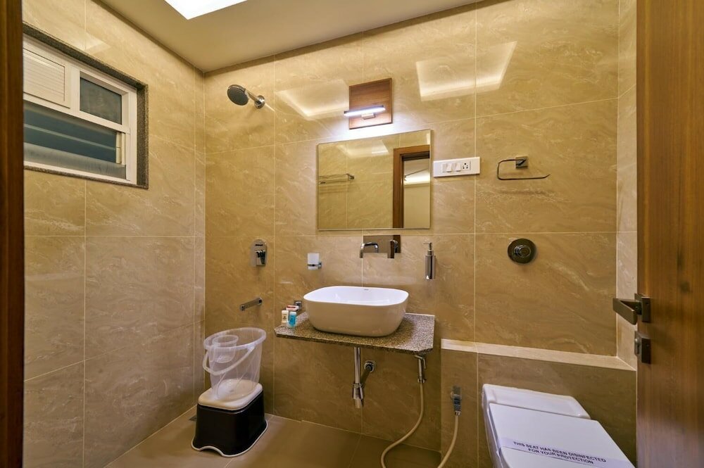 Фото Hotel Atharv