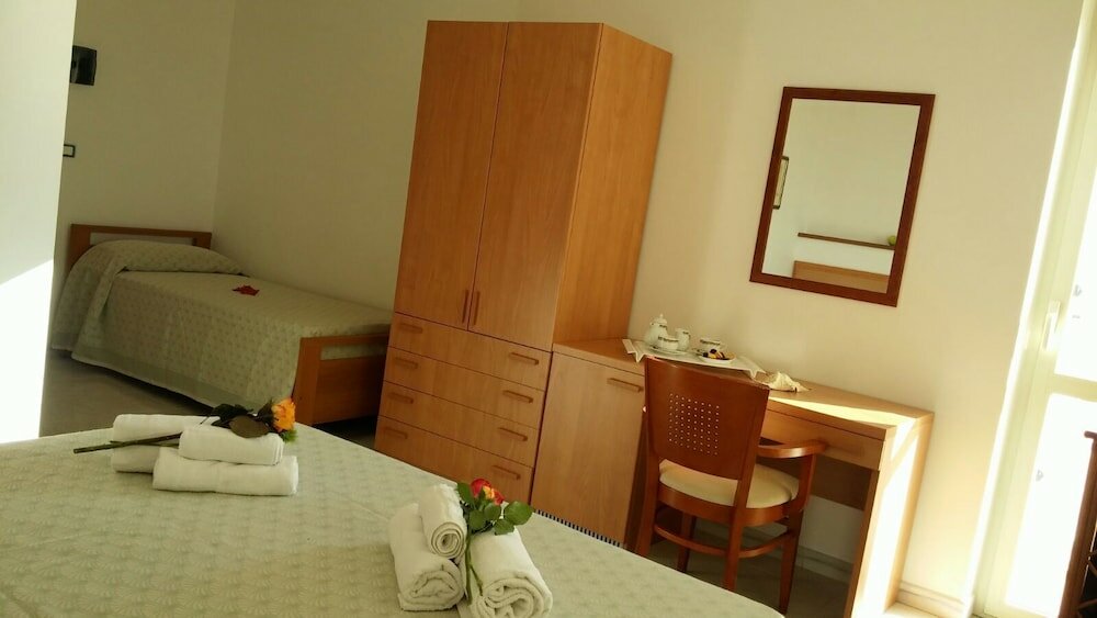 Фото Hotel Damanse