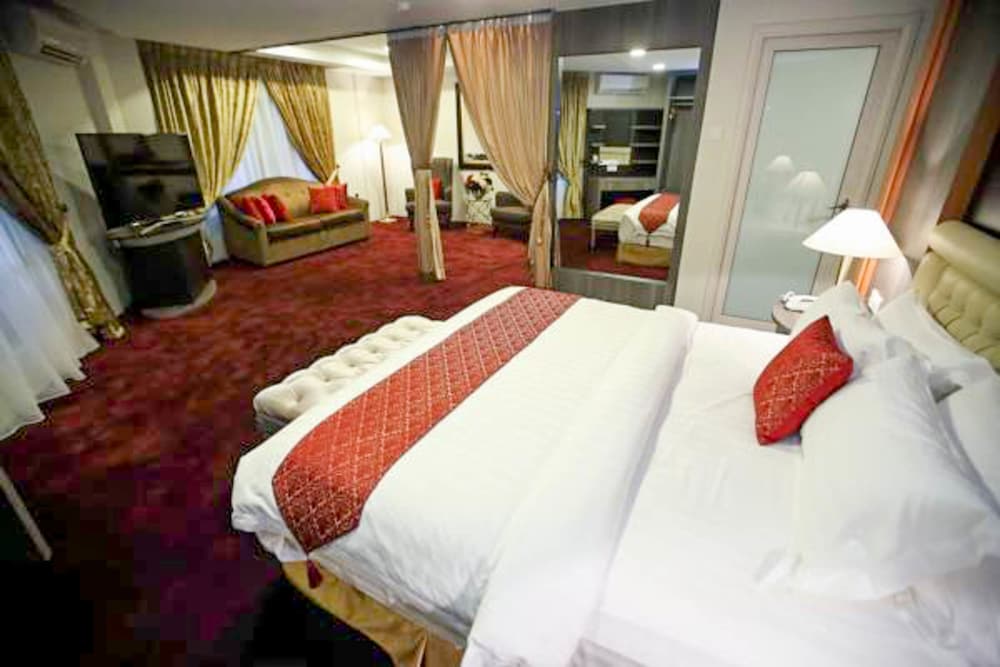 Фото отеля 2