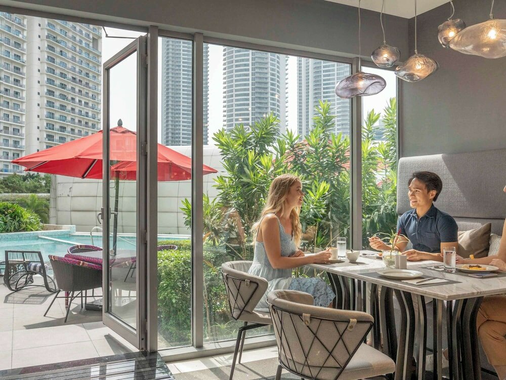 Фото Novotel Suites Manila at Acqua