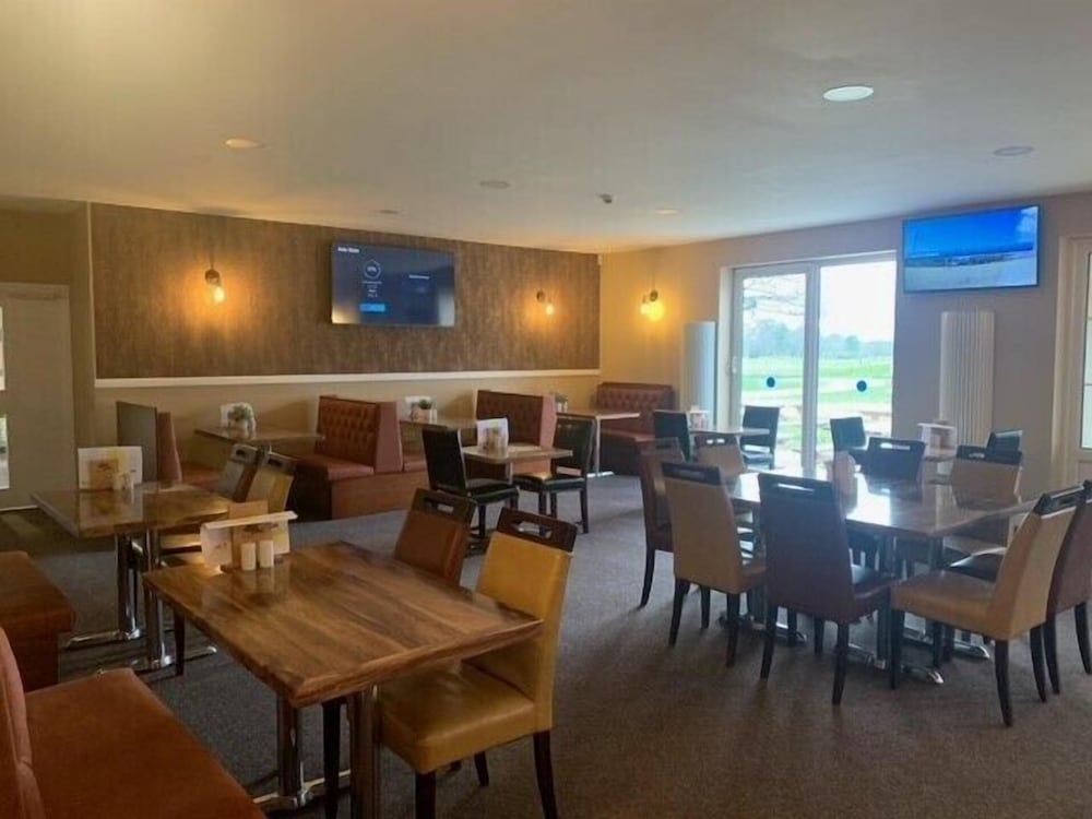 Фото Silverstone Golf Club & Hotel