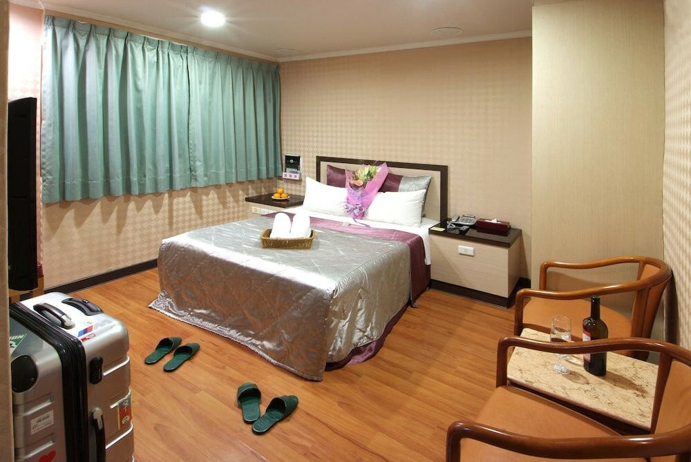 Фото Left Bank Hotel