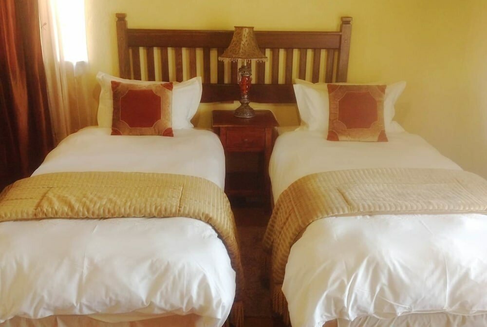 Фото Fox and Squirrel