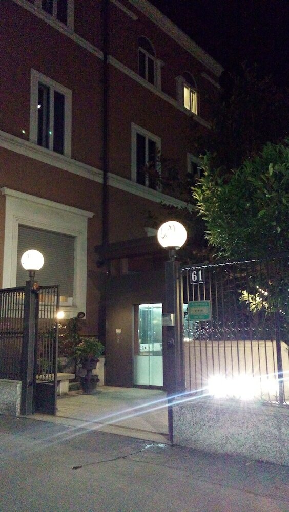 Фото Metro Hotel