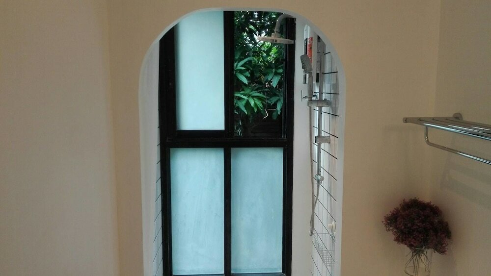 Фото Trat 101 Waterfront Hotel