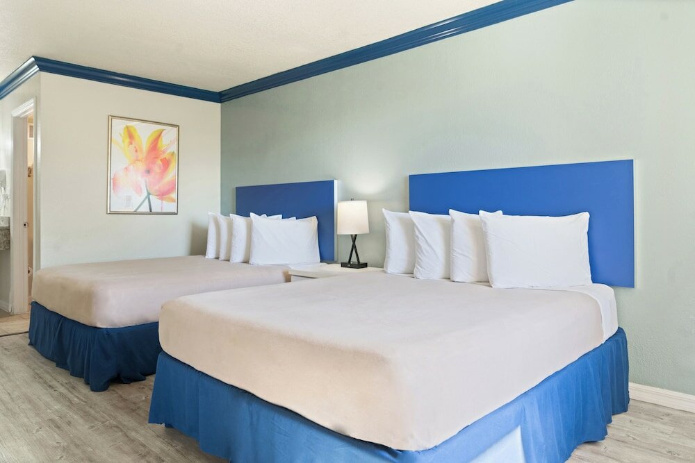 Фото SureStay Plus by Best Western Orlando International Drive