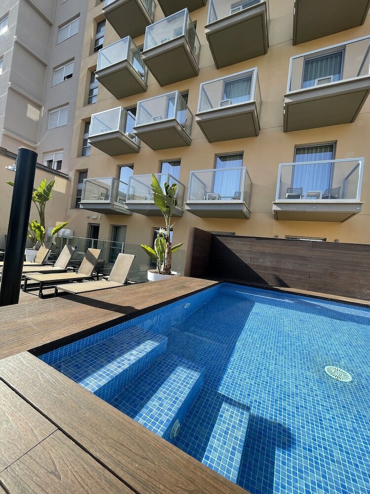 Фото Arya Stadium Hotel