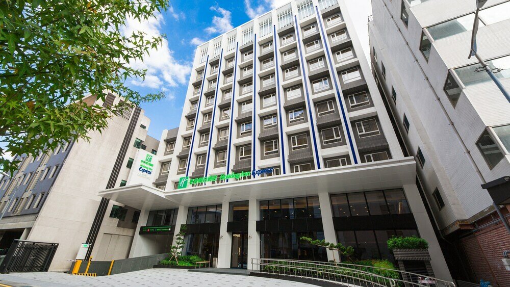 Фото Holiday Inn Express Taichung Fengchia, an Ihg Hotel