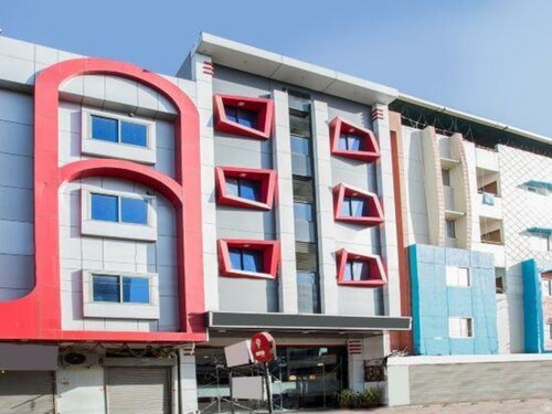 Гостиница Capital O 4042 Hotel Mehar Residency в Индауре