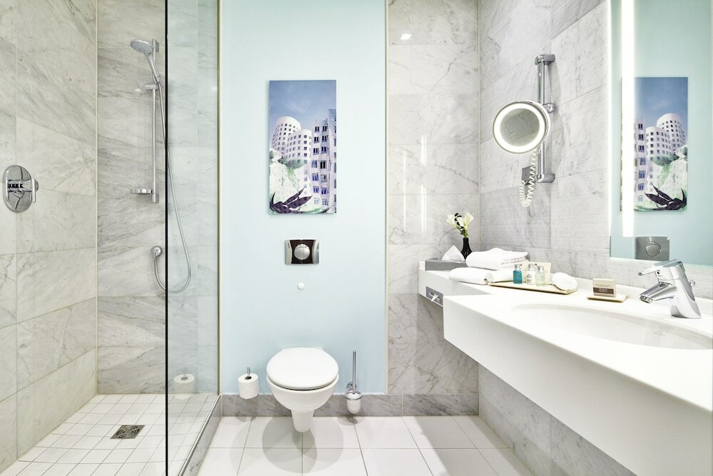 Фото Clayton Hotel Düsseldorf