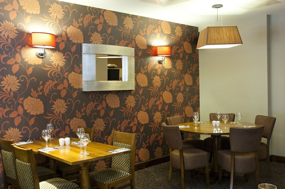 Фото Premier Inn London Ealing