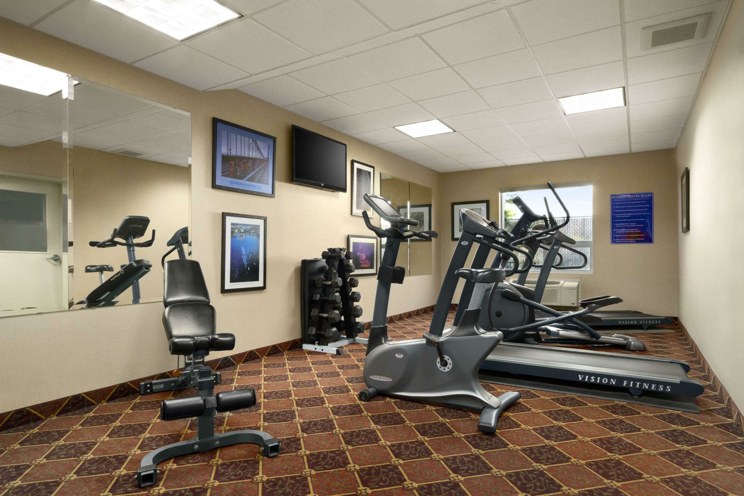 Фото Days Inn by Wyndham Edmonton South