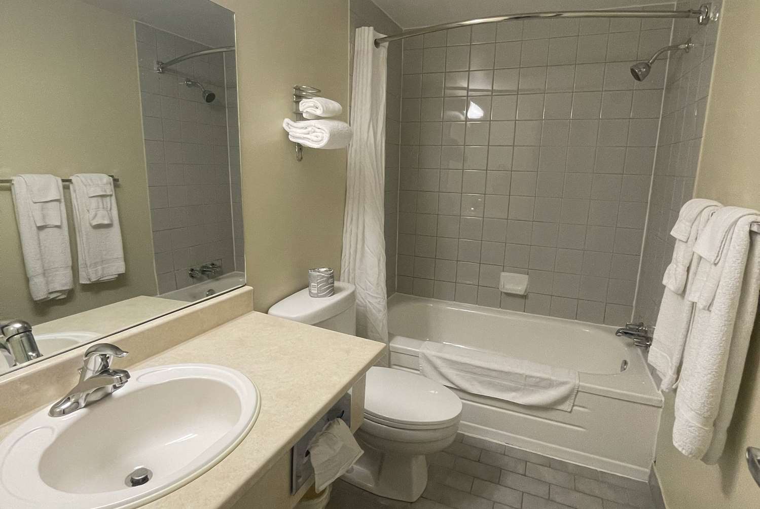 Фото Super 8 by Wyndham Campbellton NB