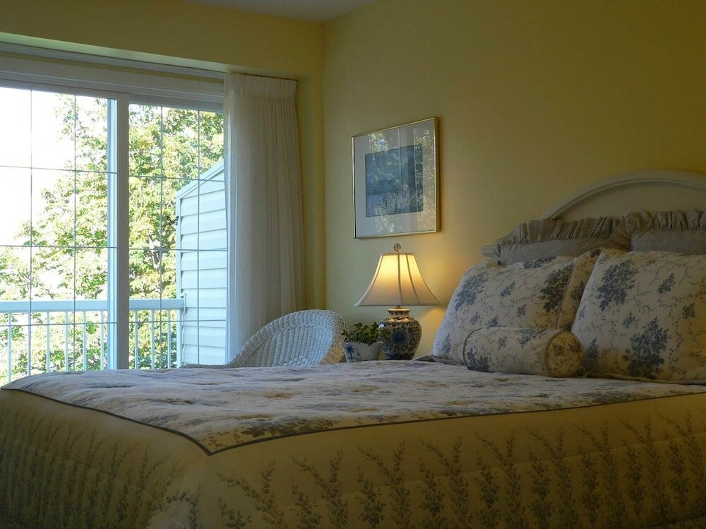 Фото Lakeside Country Inn