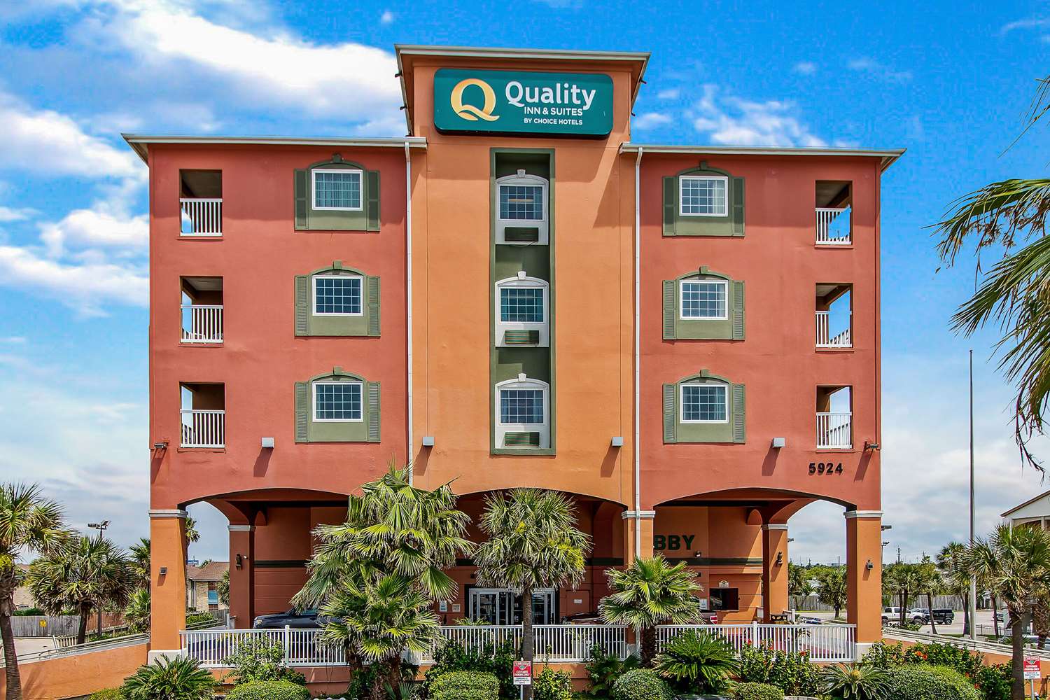 Фото Quality Inn & Suites Beachfront