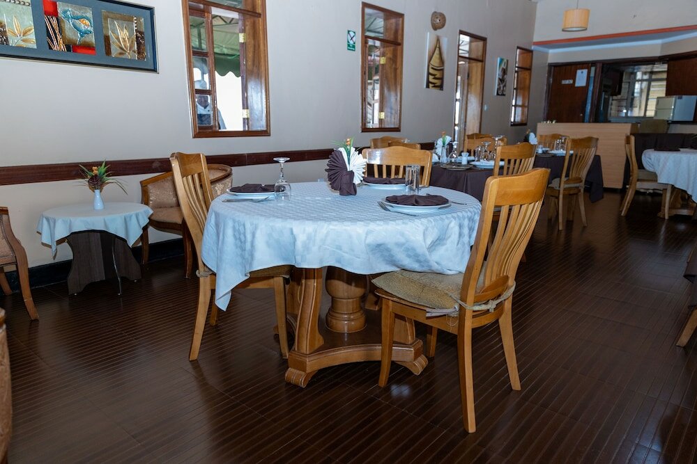 Фото The Country Inn Hotel