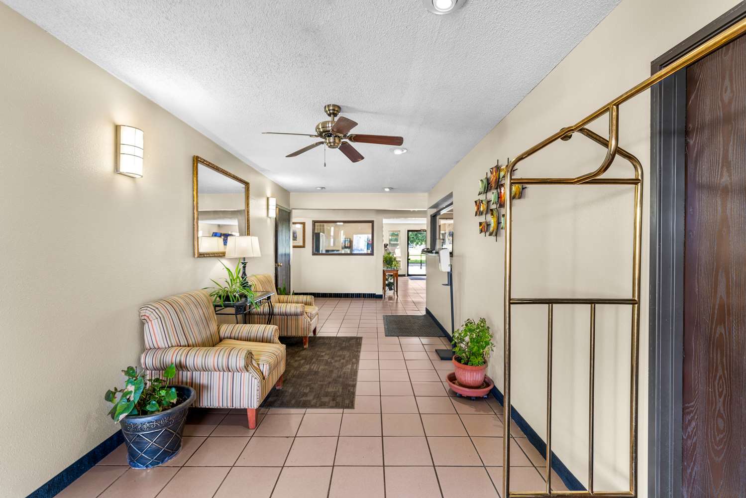 Фото Americas Best Value Inn Decatur, Il