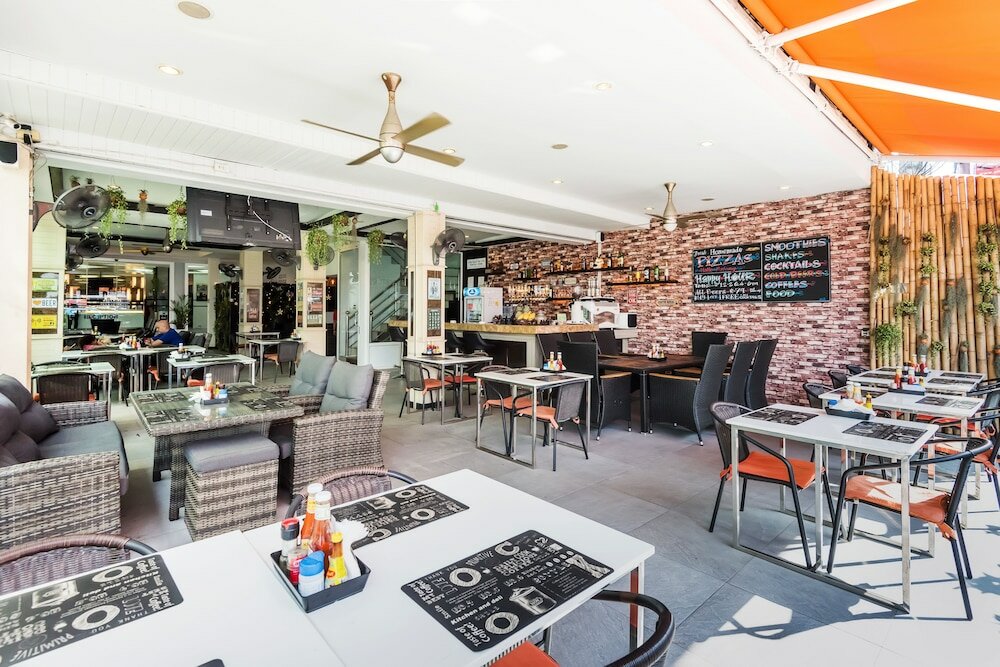 Фото Hallo Patong Hotel & Restaurant