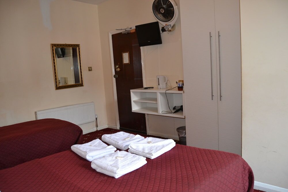 Фото Hyde Park Court Hotel