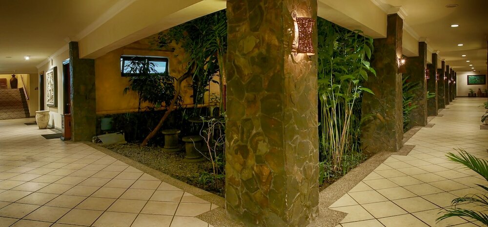 Фото Lotus Garden Hotel