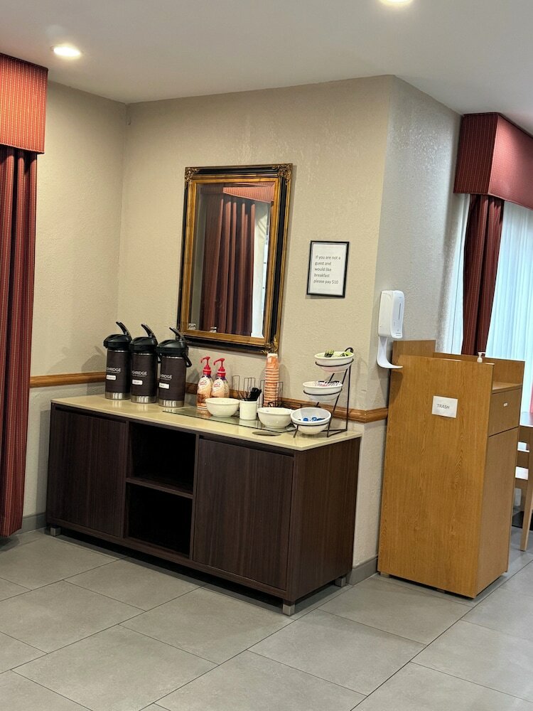 Фото Country Inn & Suites by Radisson, Elgin, Il