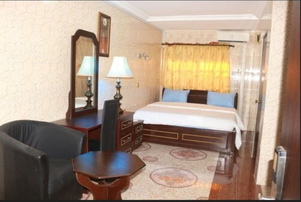 Фото отеля 2