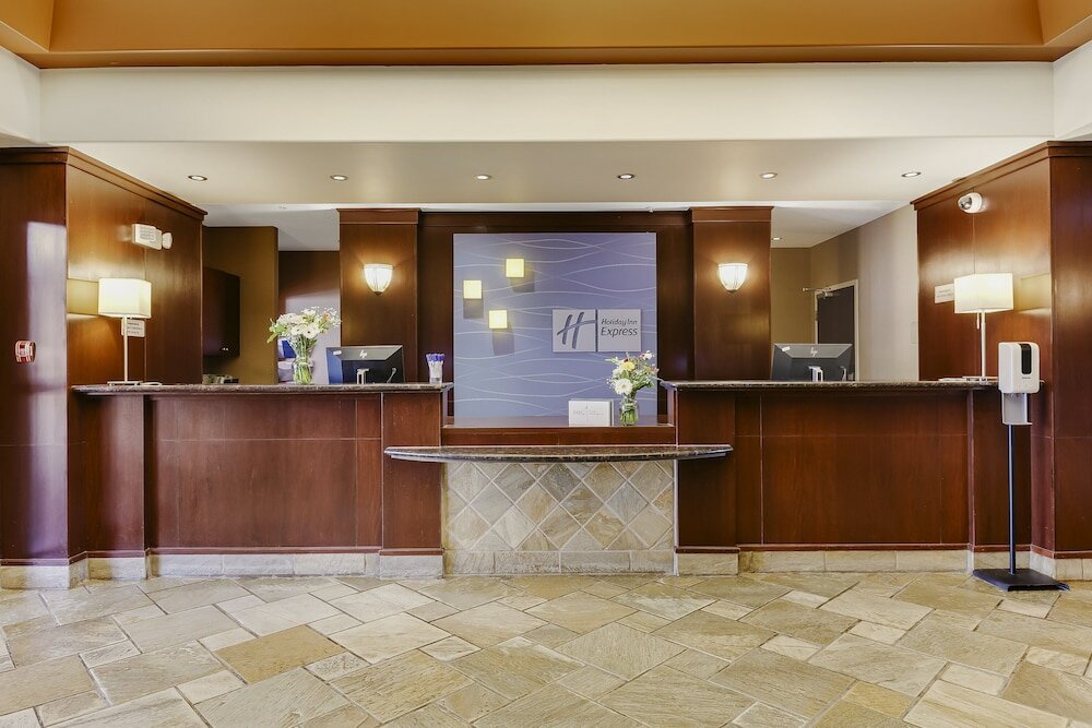 Фото Holiday Inn Express Hotel & Suites Whitecourt, an Ihg Hotel