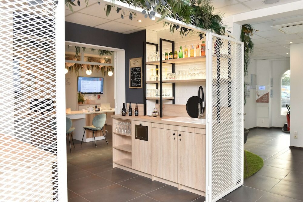 Фото Hôtel Kyriad La Rochelle Centre Ville