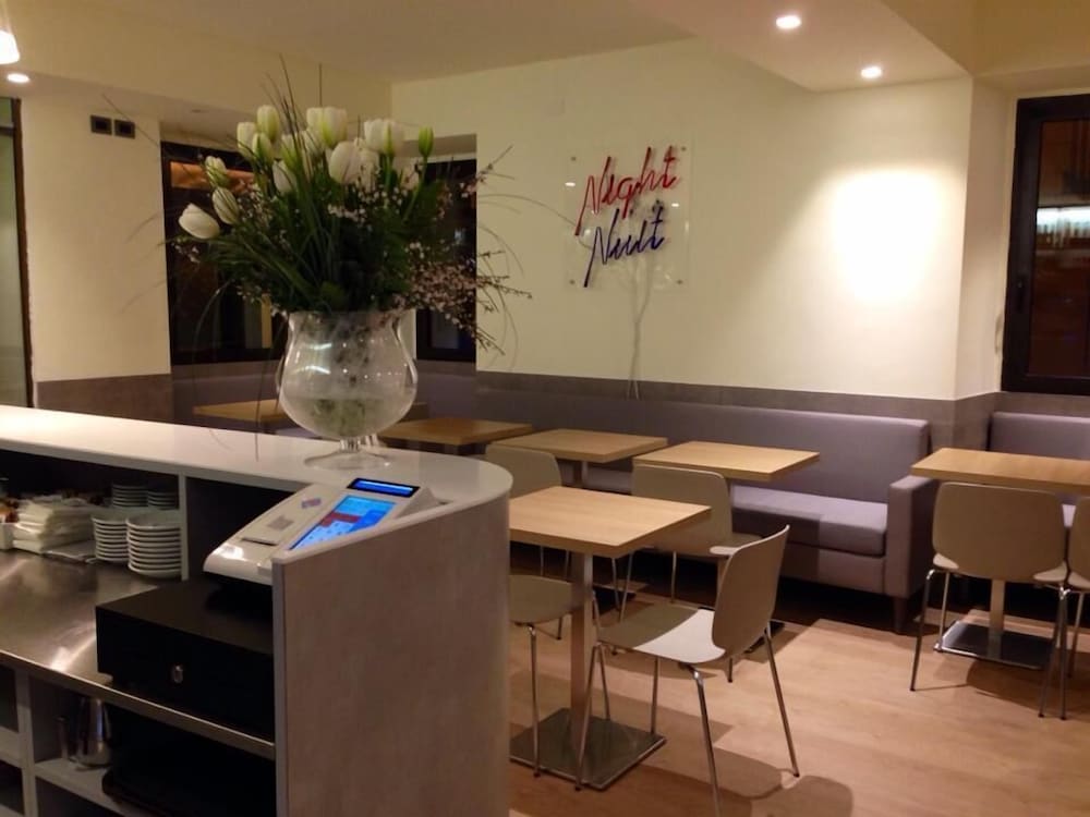 Фото Hotel Moniga