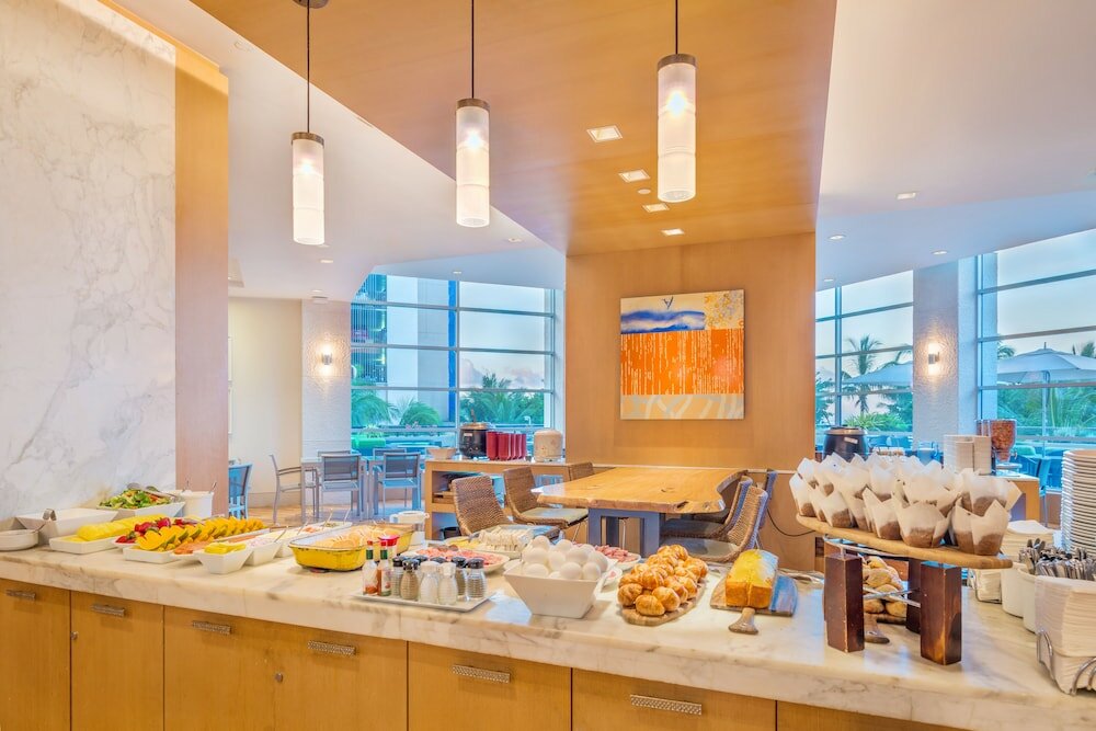 Фото Hyatt Regency Waikiki Beach Resort & SPA