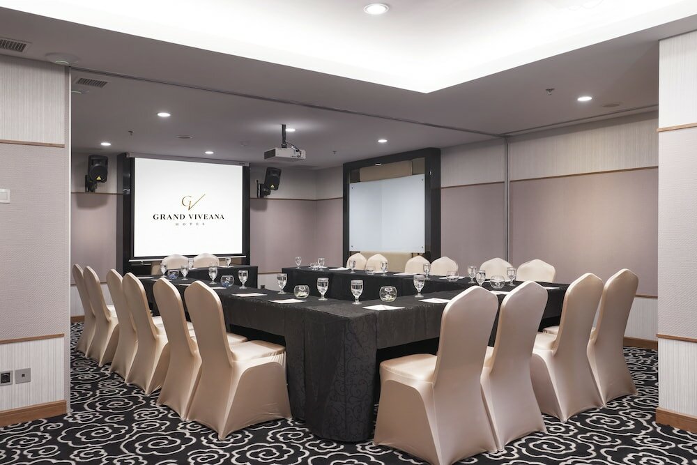 Фото Grand Viveana Hotel