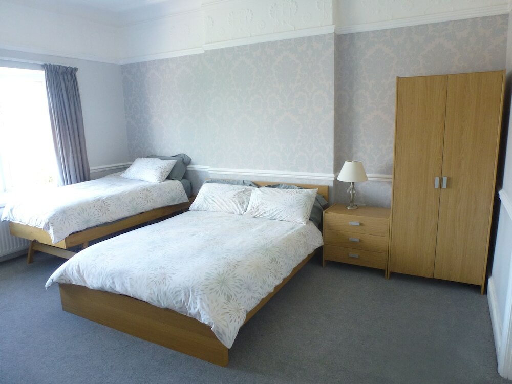 Фото Orrell Park Hotel