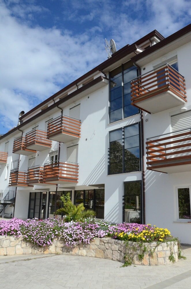 Фото Elaia Garden Hotel