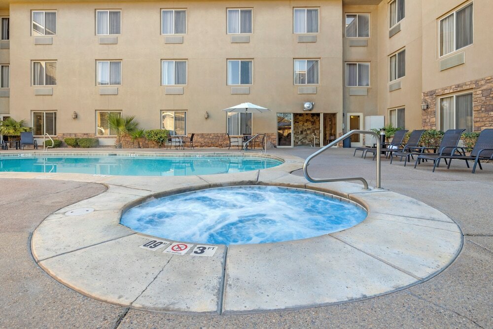 Фото Comfort Inn at Convention Center