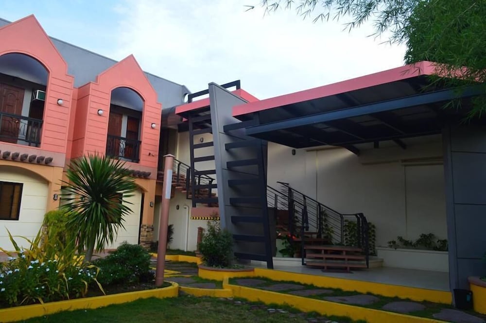 Фото Manora Apartments and Guest House