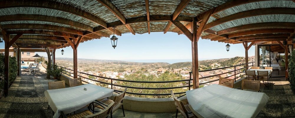 Фото Hill View Restaurant & Apartments