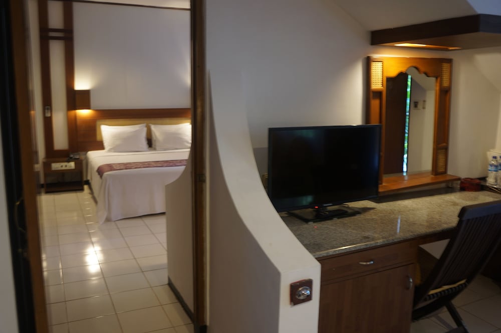 Фото Puri Naga Beachfront Cottages