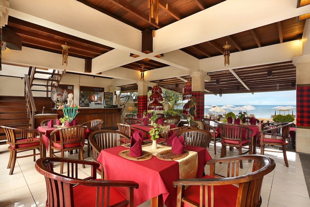 Фото Respati Beach Hotel