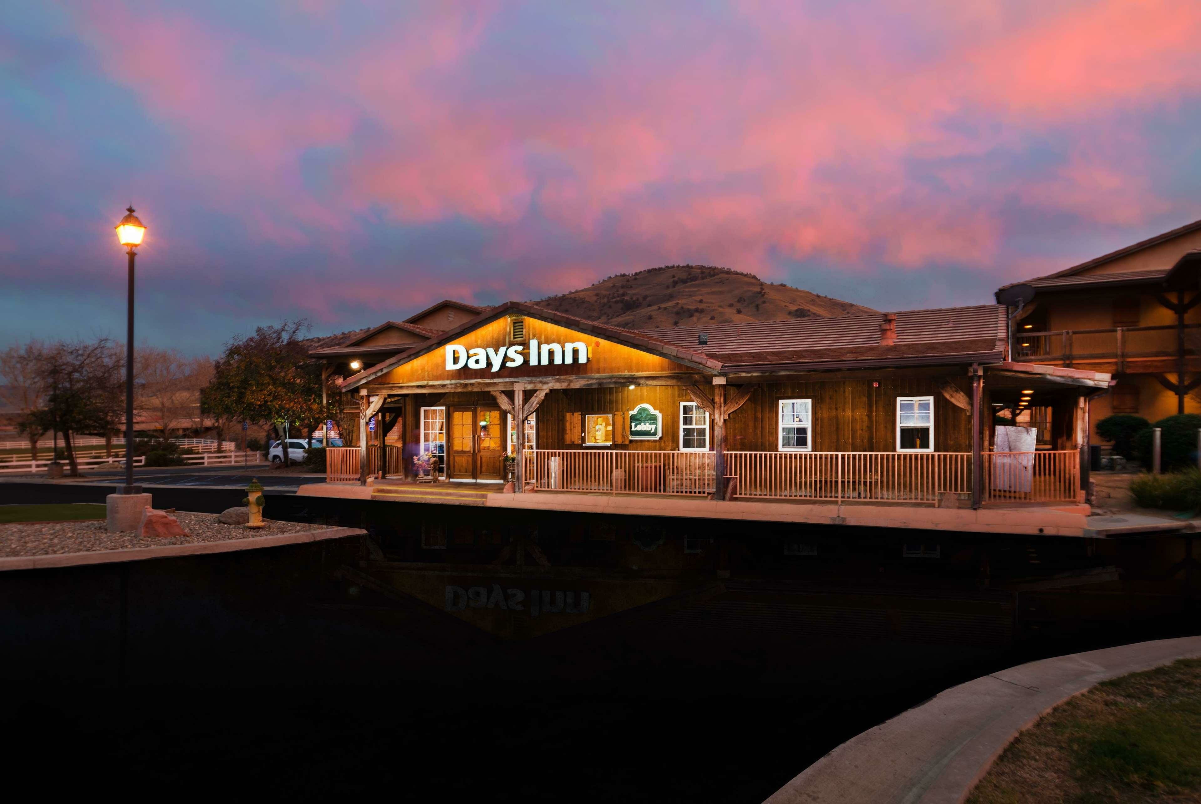 Фото Days Inn by Wyndham Lebec