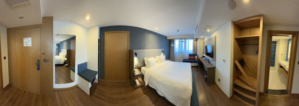 Фото Holiday Inn Express Qingdao City Center