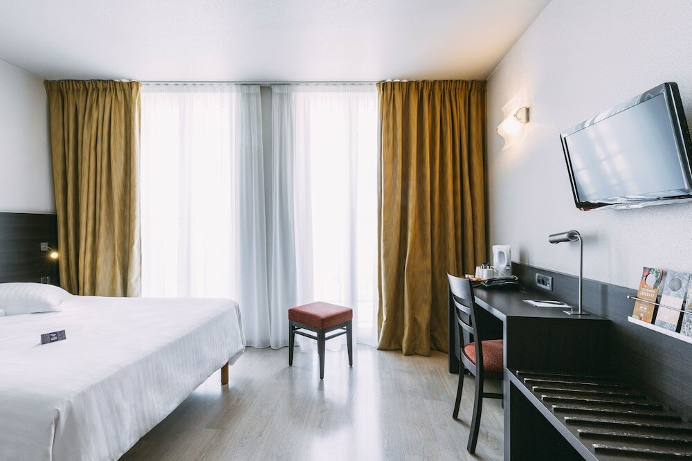 Фото Escale Oceania Marseille Vieux Port