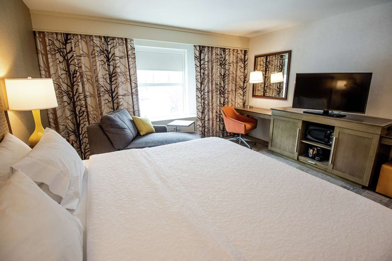 Фото Hampton Inn and Suites Manchester