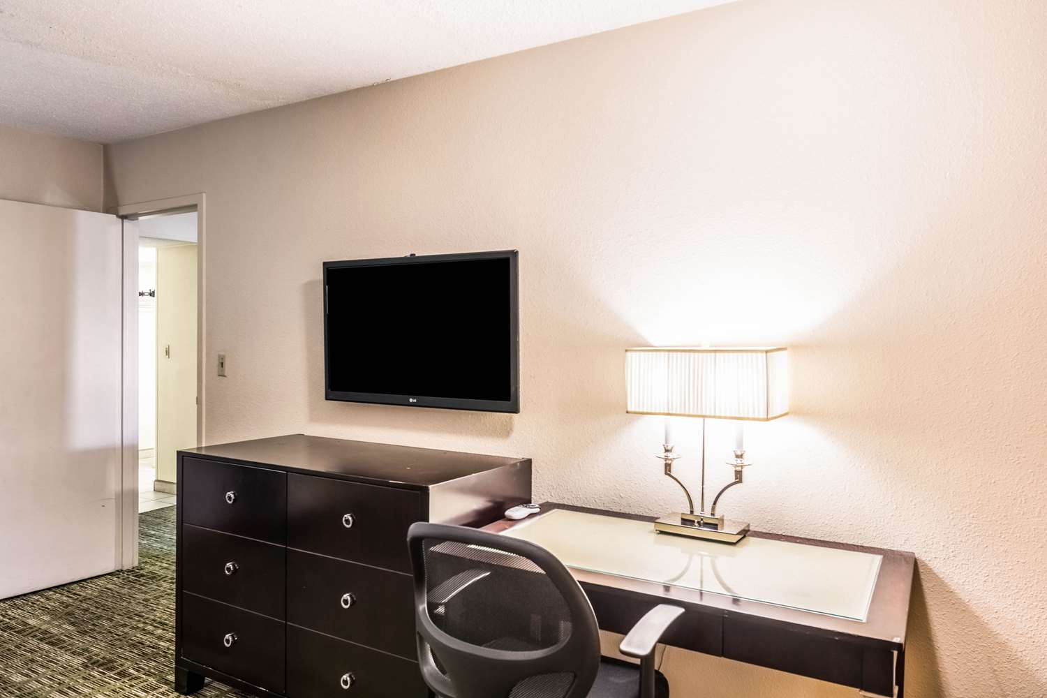 Фото Rodeway Inn & Suites