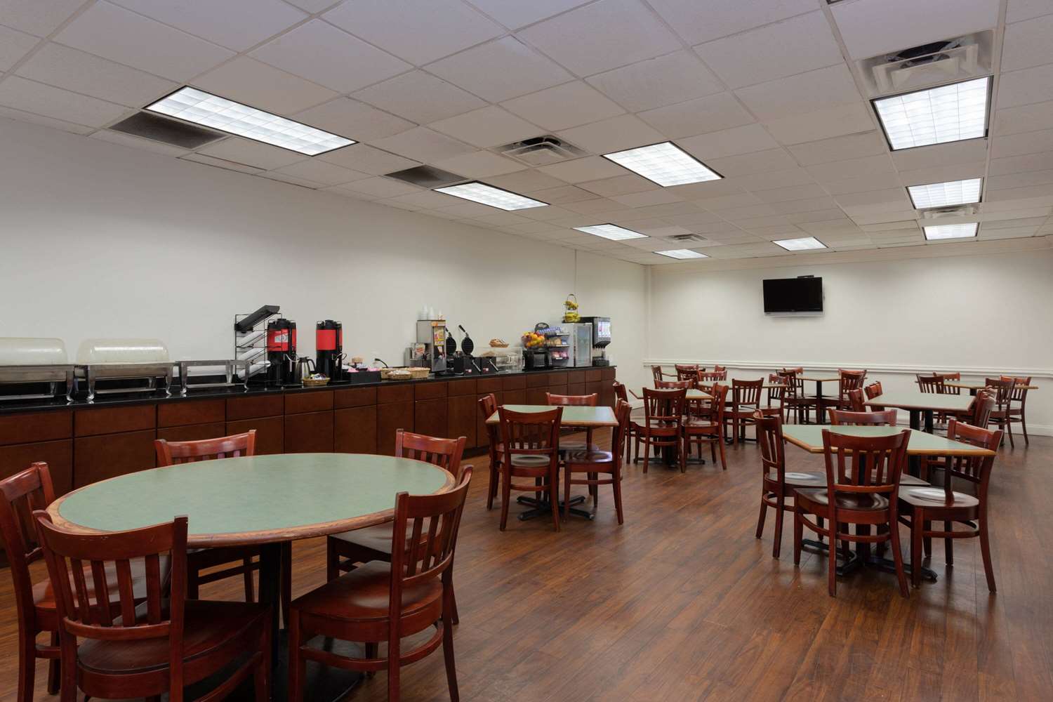 Фото Wyndham Garden Tallahassee Capitol