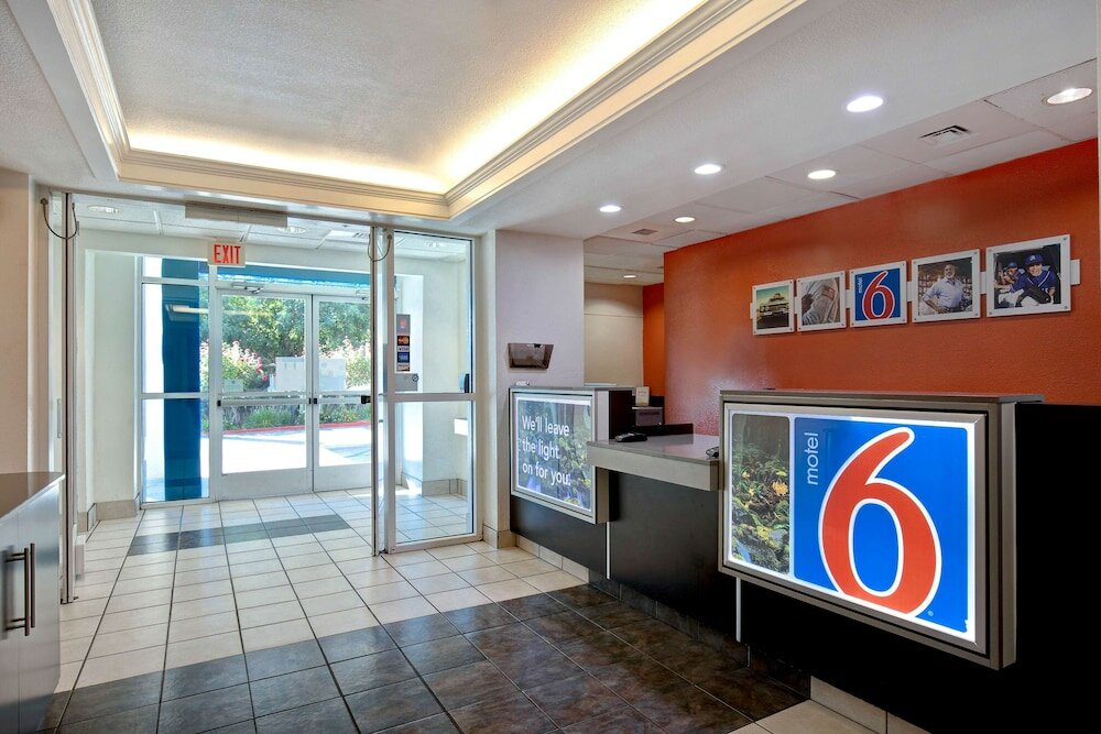 Фото Motel 6 Gilroy, Ca