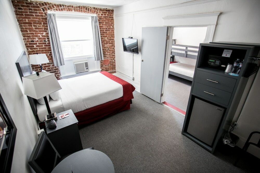 Фото The American Hotel