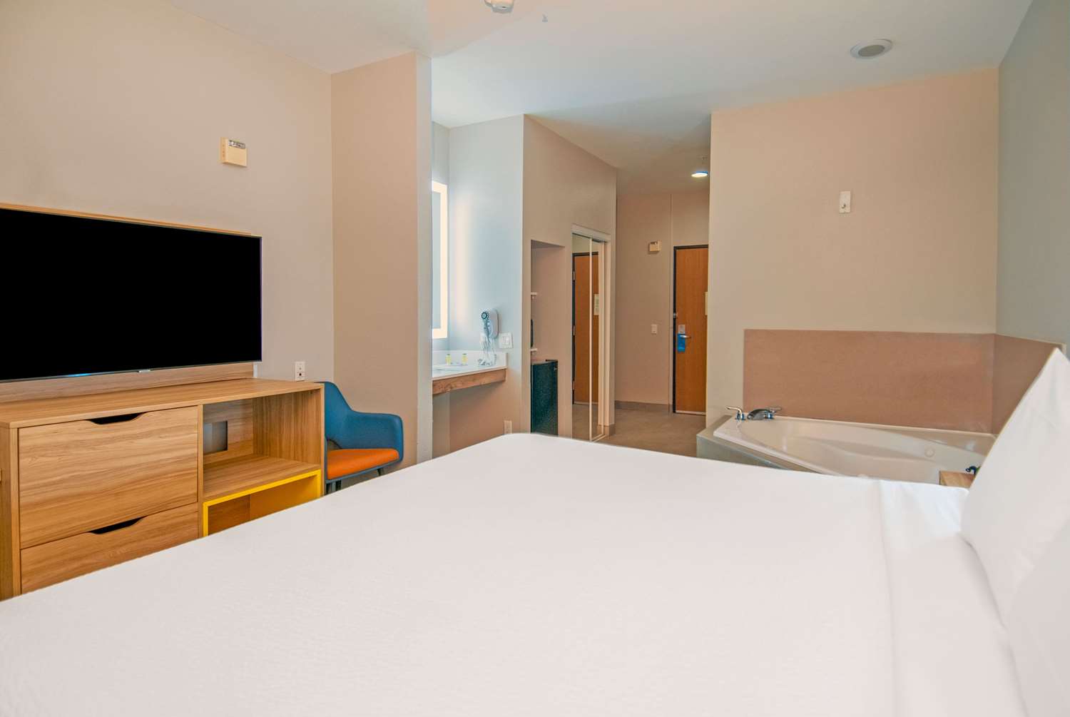 Фото Days Inn by Wyndham Suites San Antonio North/Stone Oak