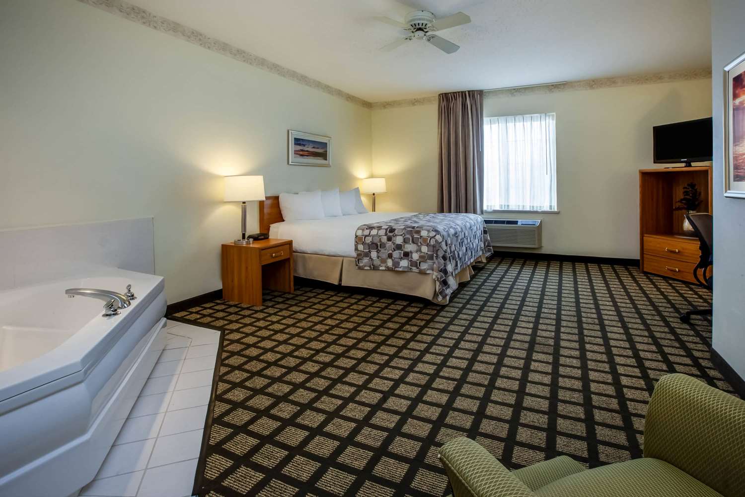 Фото Baymont by Wyndham Mackinaw City